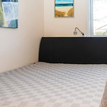 8 Person In Struer-by Traum * Struer