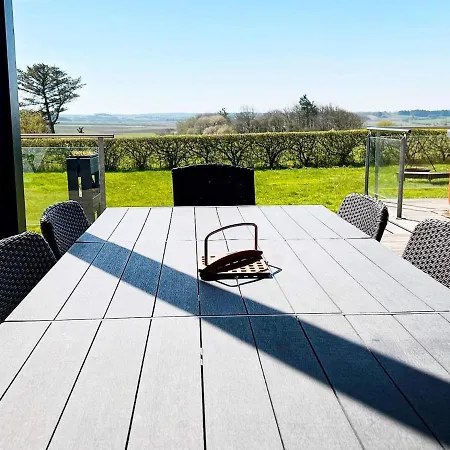 8 Person In Struer-by Traum