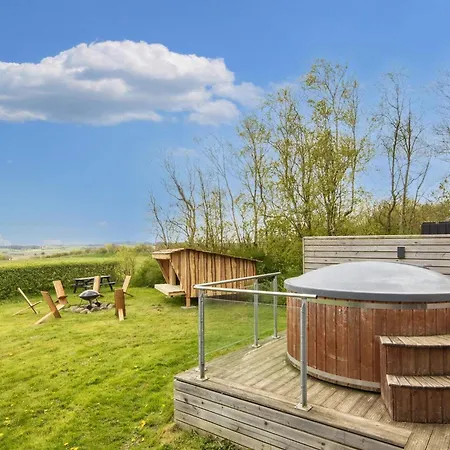 8 Person In Struer-by Traum