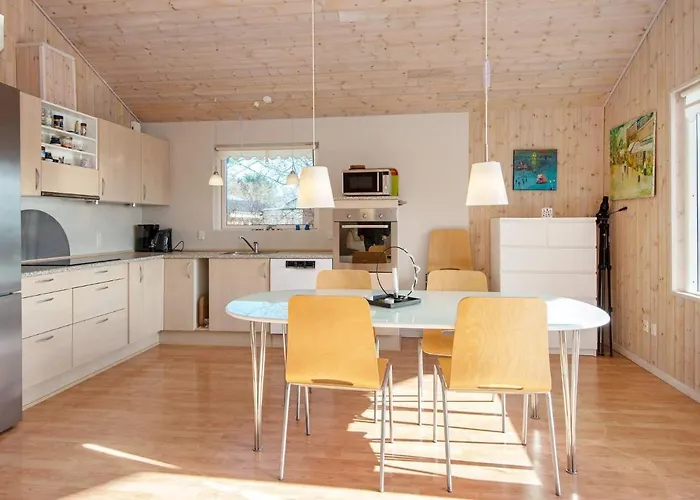 8 Person In Struer-by Traum * Struer